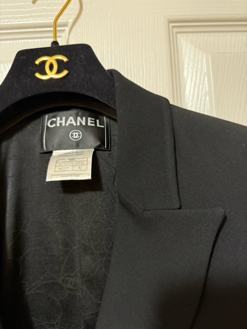 CHANEL TUXEDO JACKET - Picture 6 of 7
